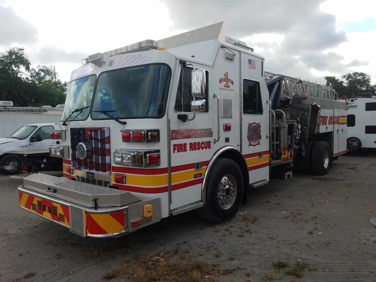 2011 SUTPHEN CORP. FIRE TRUCK for Sale FL TAMPA SOUTH Fri. Apr 02