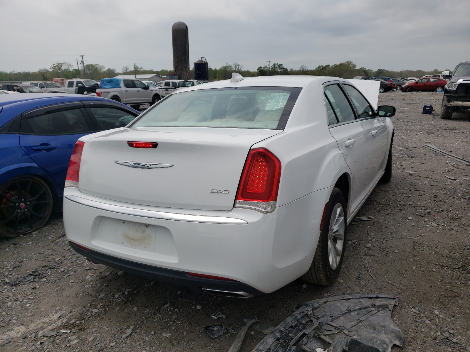 VIN 2C3CCAAG3GH123422 2016 CHRYSLER 300 no.4