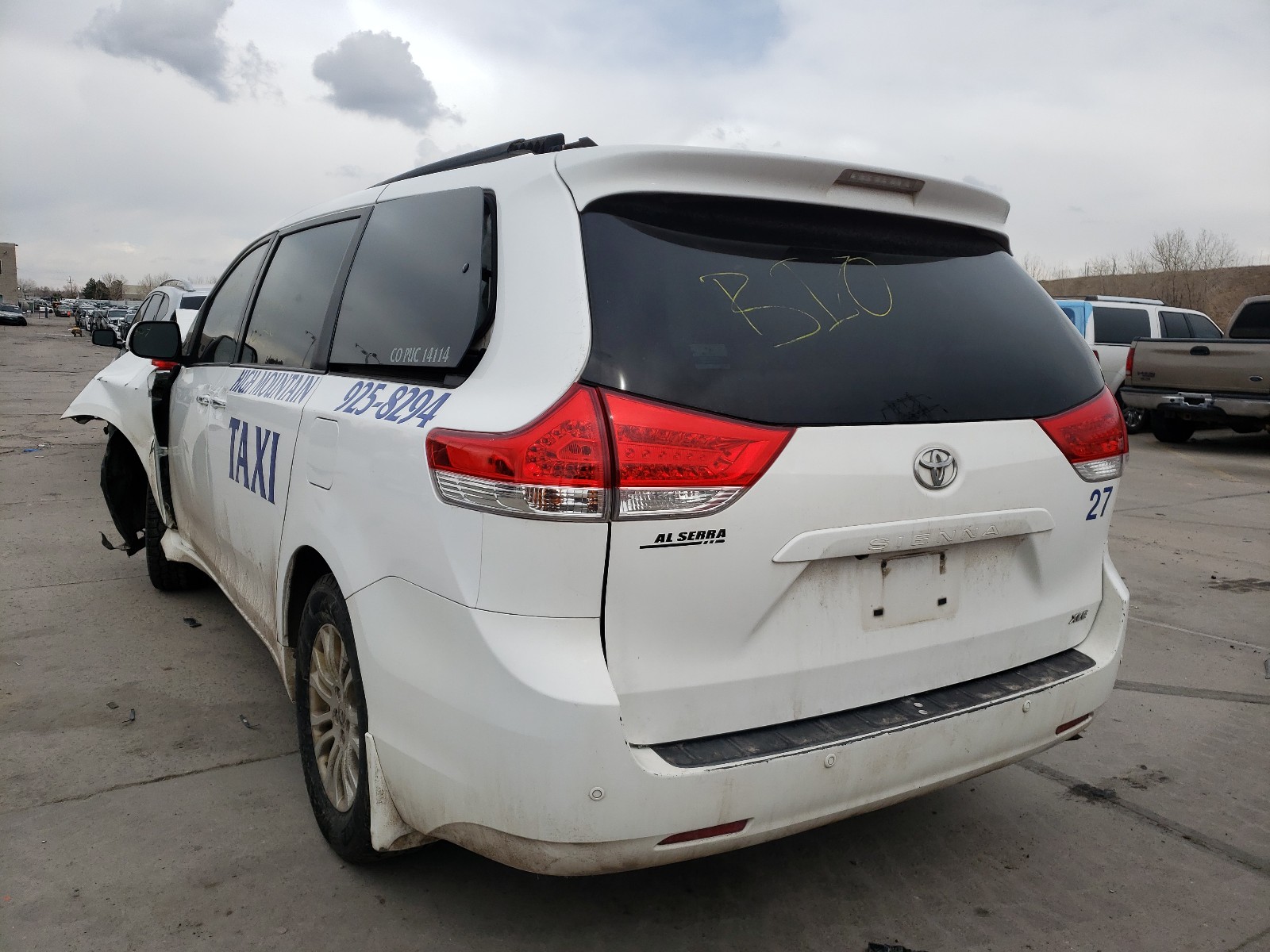 5TDYK3DC6BS121988 2011 Toyota Sienna Xle