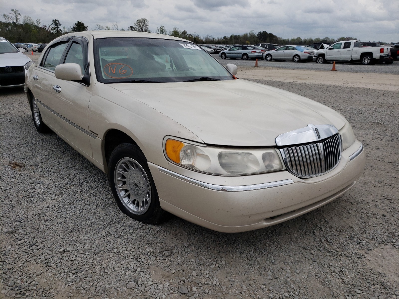 LINCOLN TOWN CAR C 2000, 1LNHM83W4YY873829 — Auto Auction Spot