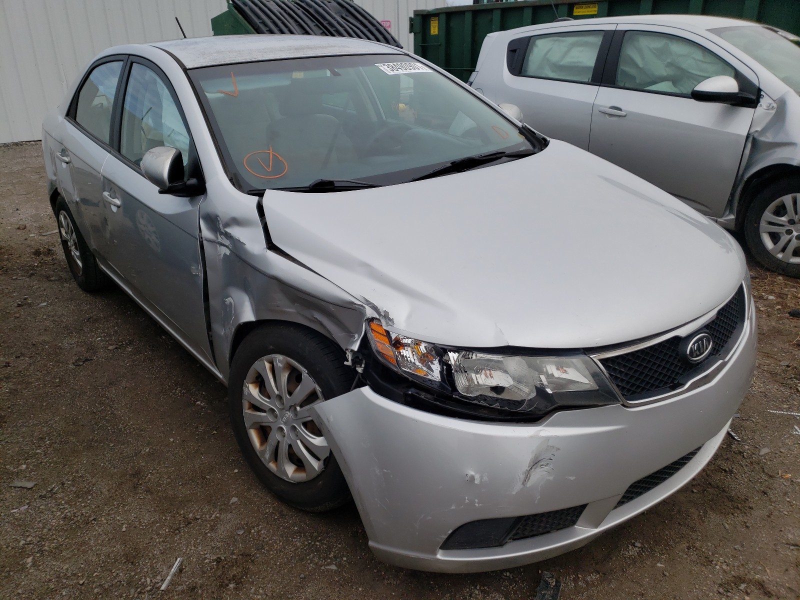 Автомобиль kia cerato vin knafu411bb5352498 год выпуска 2010 состояние плохое после аварии