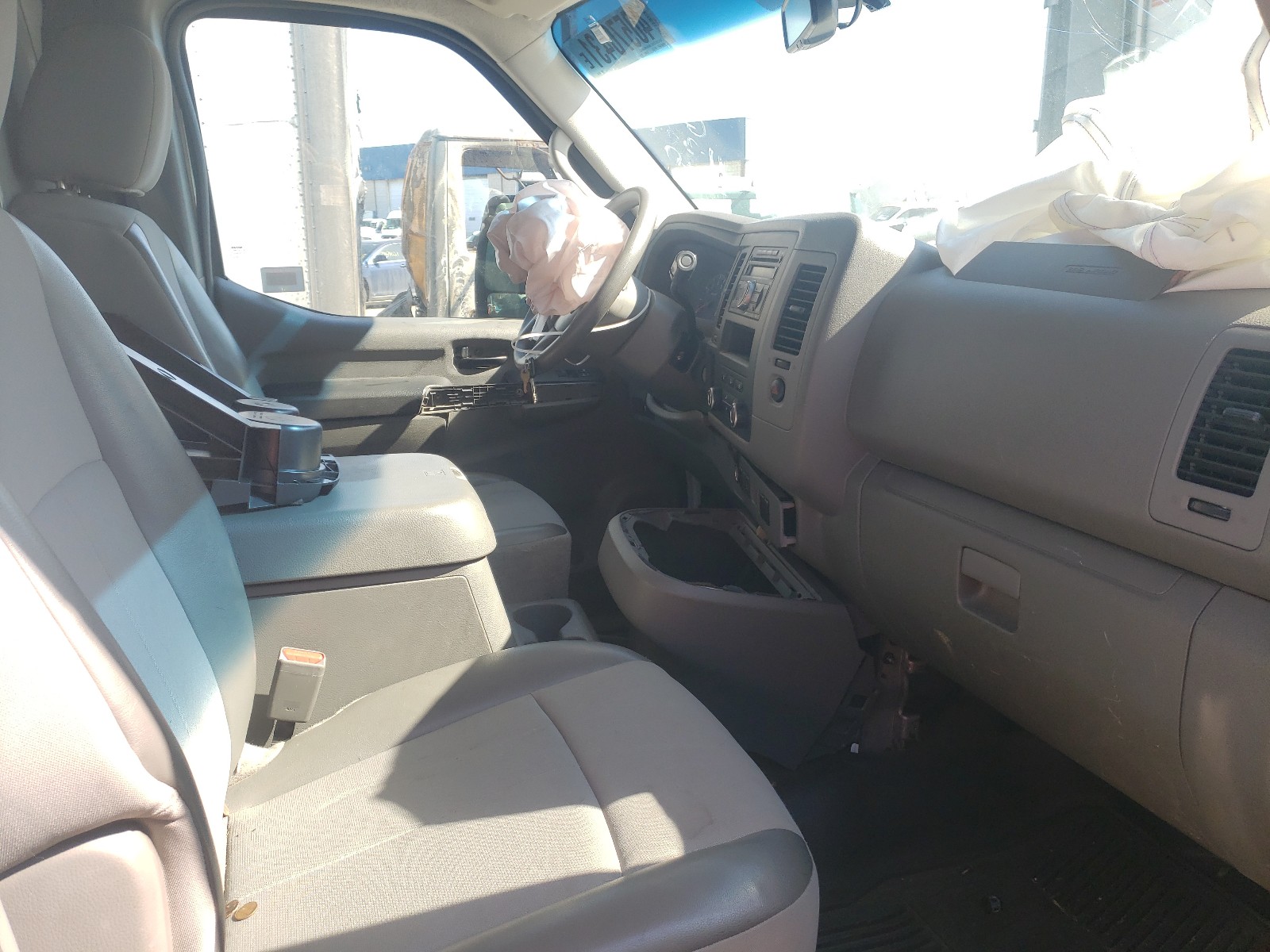 2014 Nissan NV - Image 5