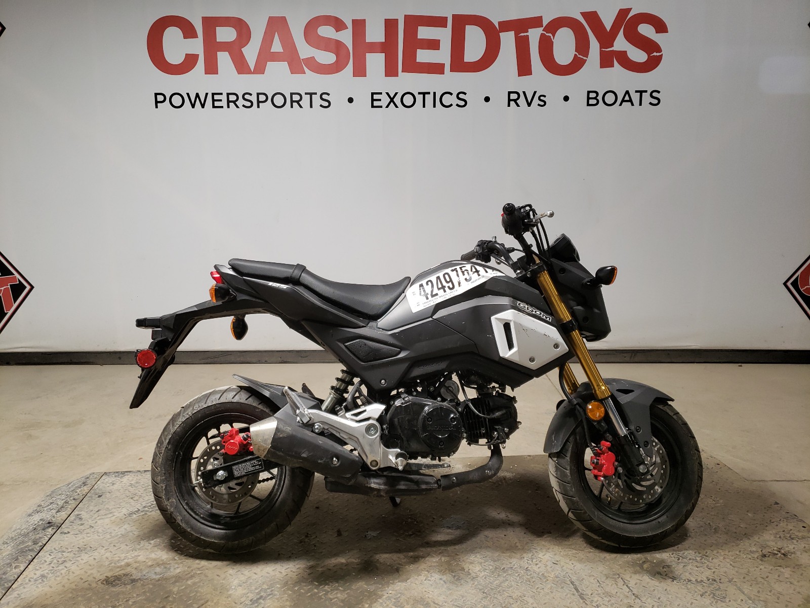 Honda Grom 125 с человеком