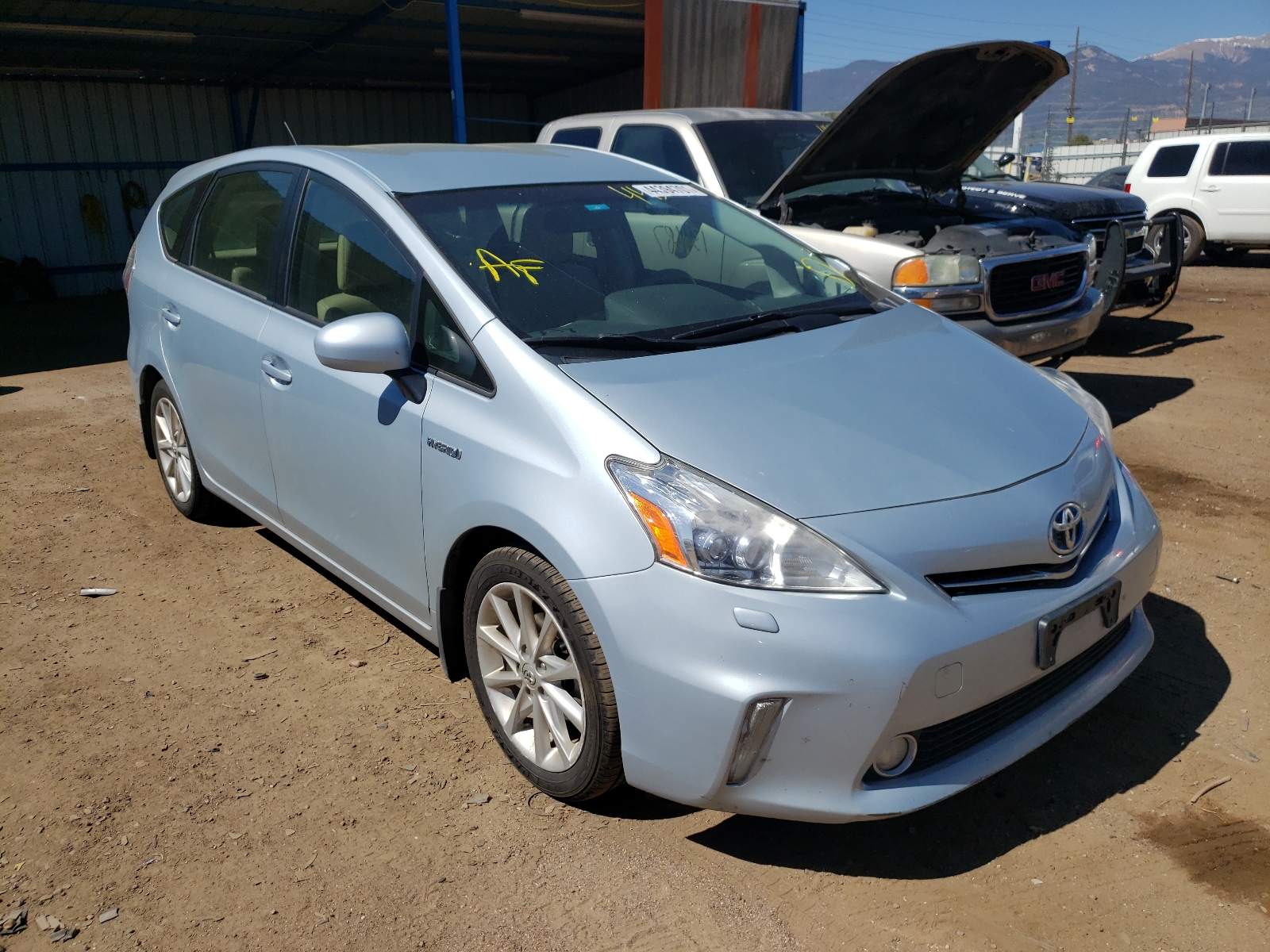 Toyota Prius v 2012