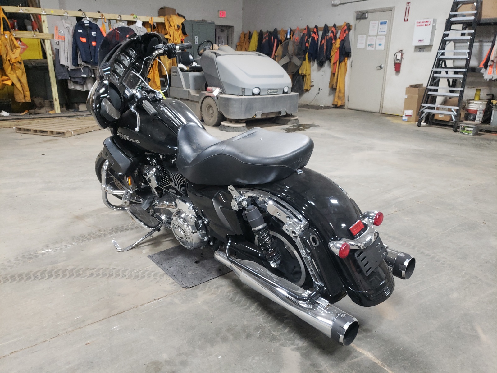 1HD1KRC11HB665849 HARLEY-DAVIDSON FL 2017