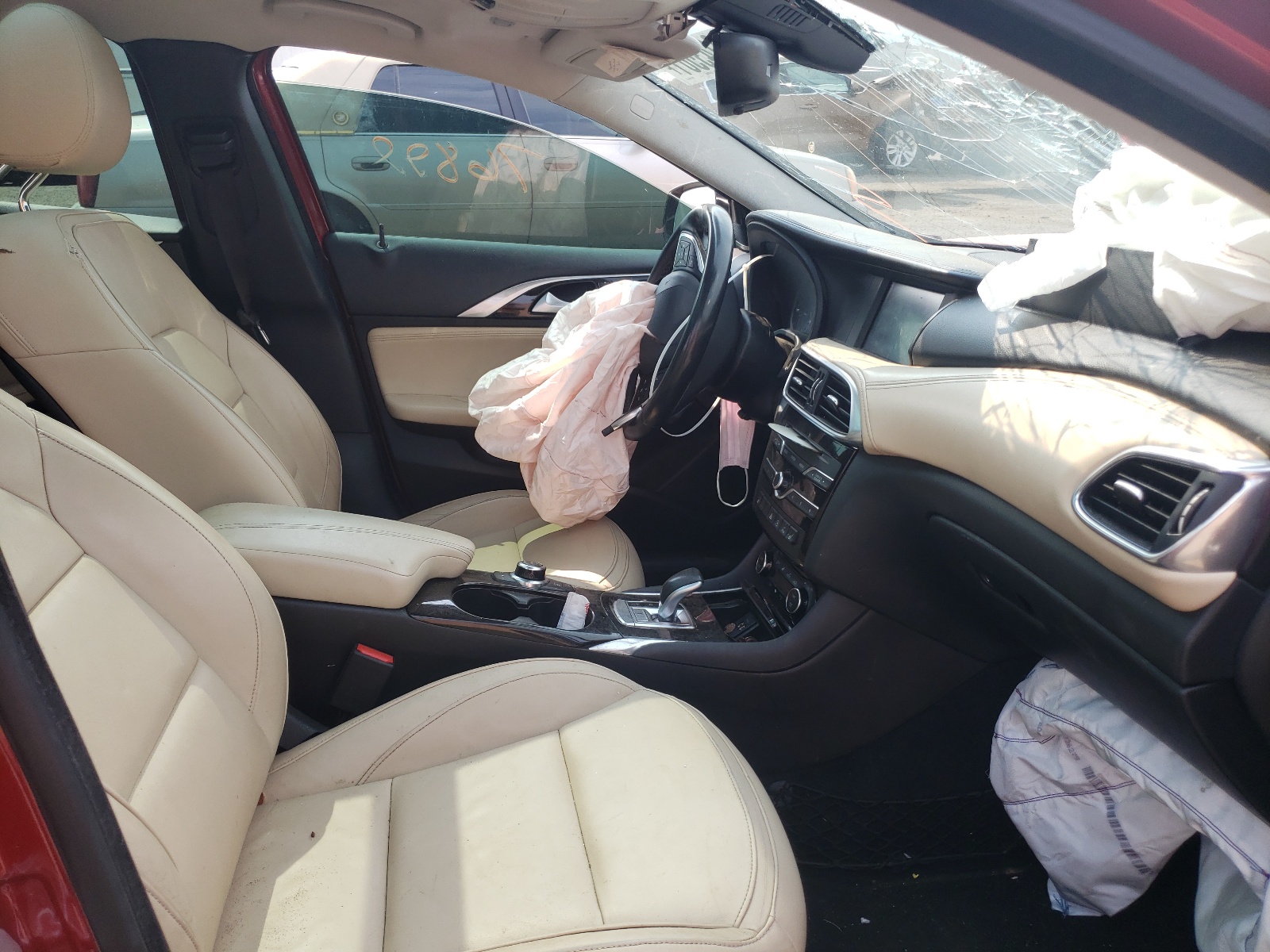 2017 Infiniti QX30 - Image 5