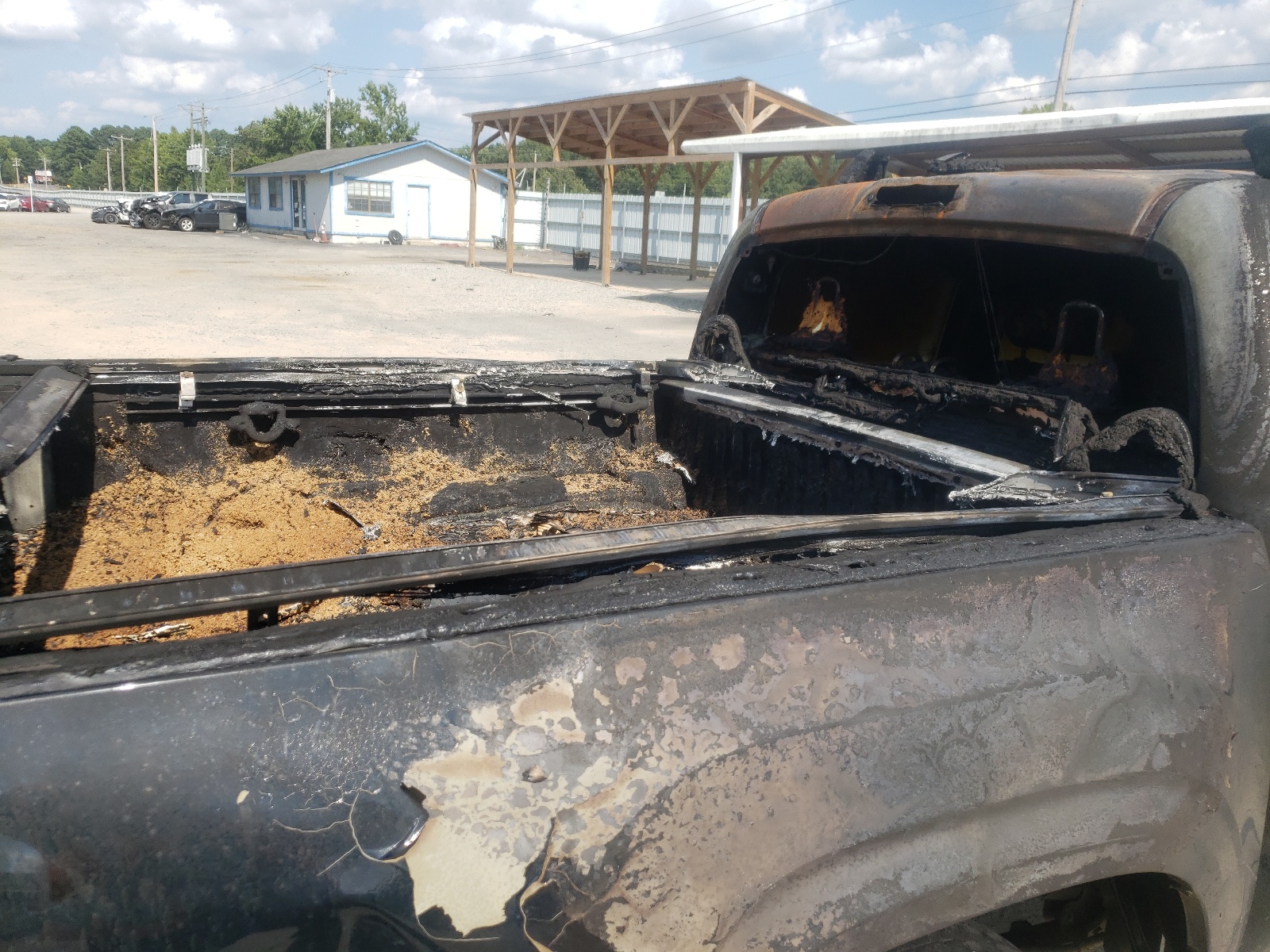 5TFAX5GNXHX081672 TOYOTA TACOMA 2017