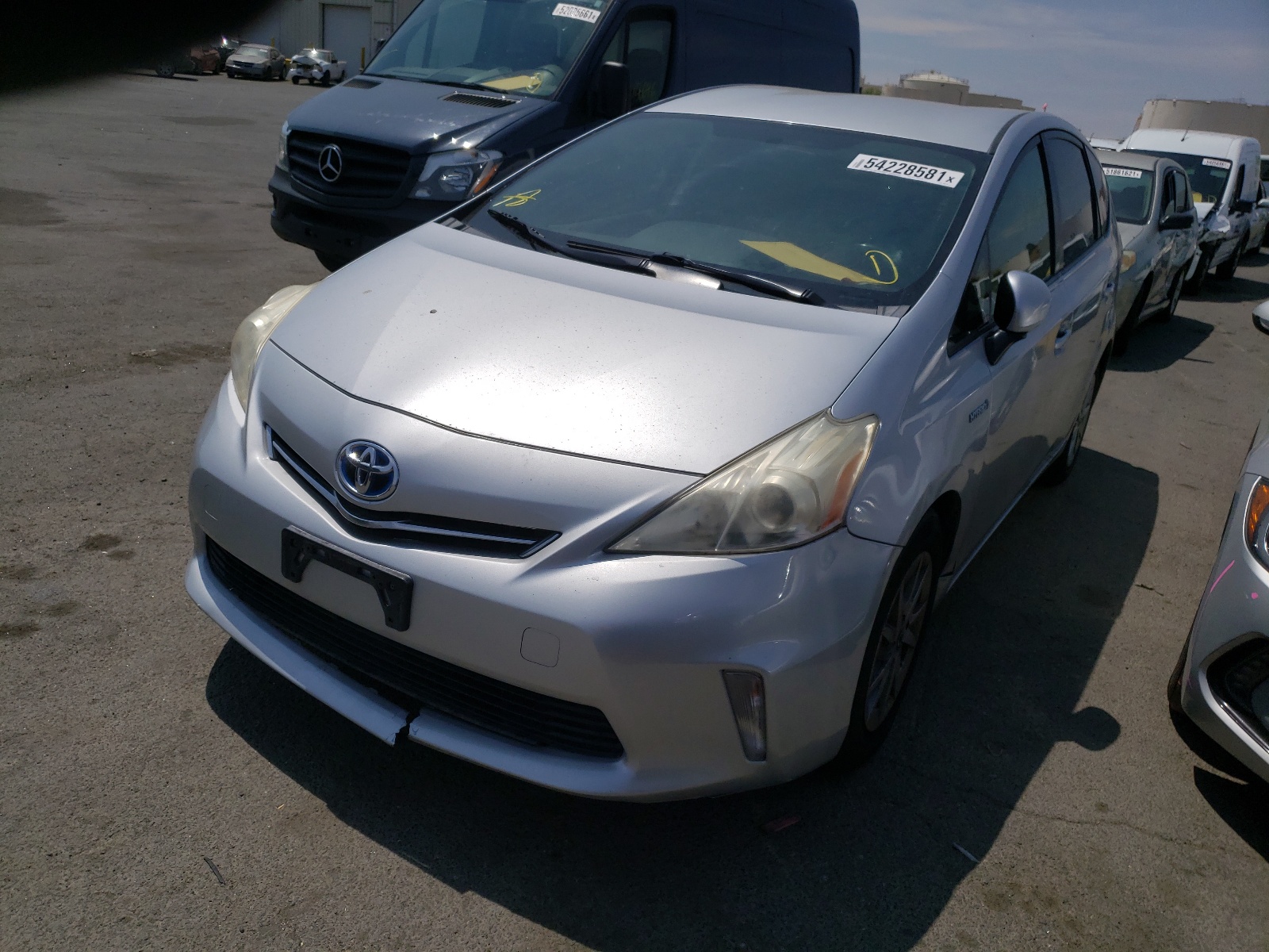 Toyota Prius v 2012