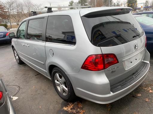 2010 VOLKSWAGEN ROUTAN SEL 2V4RW5DXXAR242284