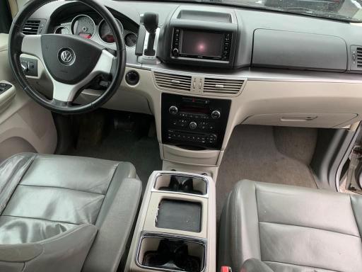 2010 VOLKSWAGEN ROUTAN SEL 2V4RW5DXXAR242284