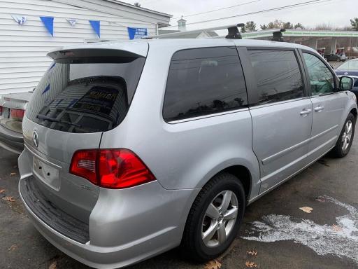 2010 VOLKSWAGEN ROUTAN SEL 2V4RW5DXXAR242284
