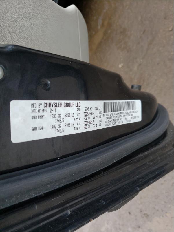 2011 VOLKSWAGEN ROUTAN SEL 2V4RW5DG3BR643144