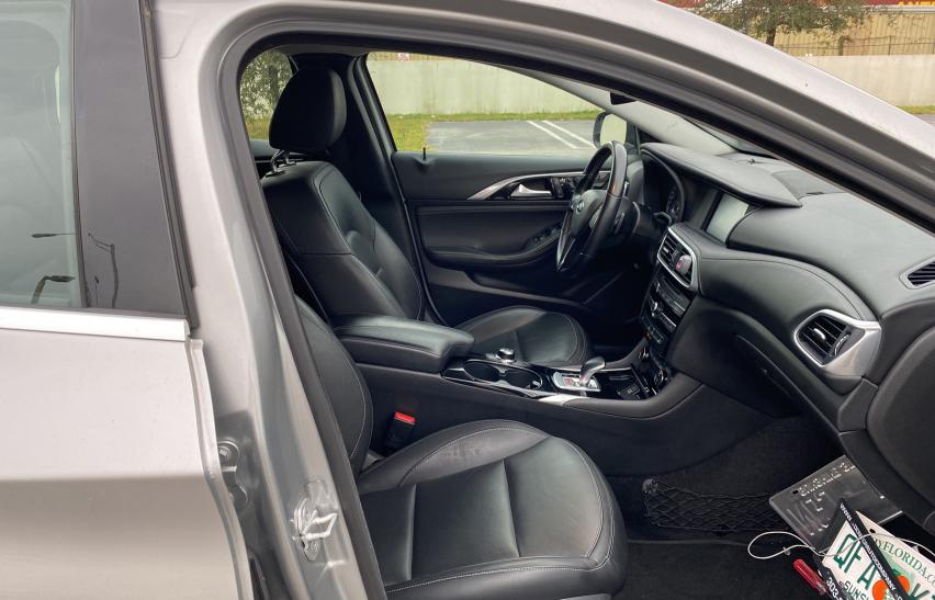 2017 INFINITI QX30 BASE SJKCH5CR8HA033294
