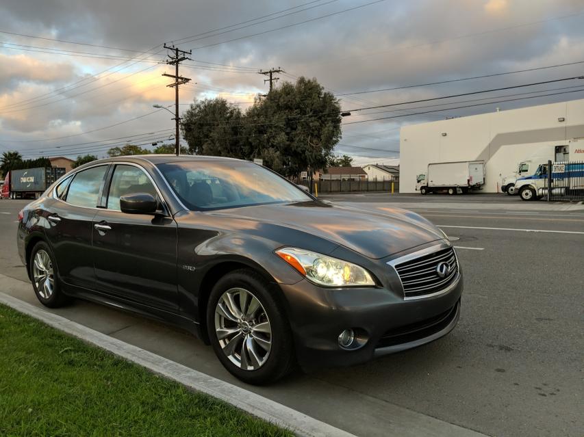 Infiniti m35h Black