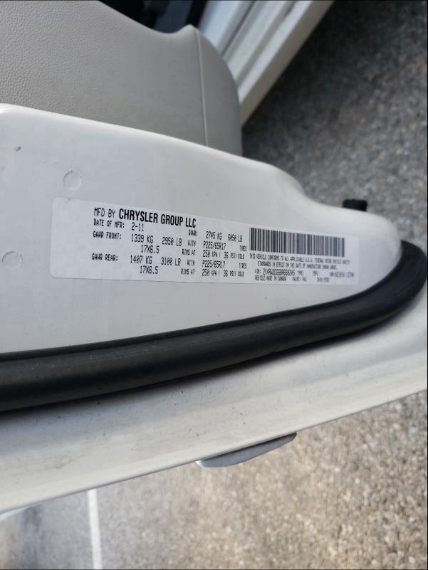 2011 VOLKSWAGEN ROUTAN SE 2V4RW3DG6BR668205