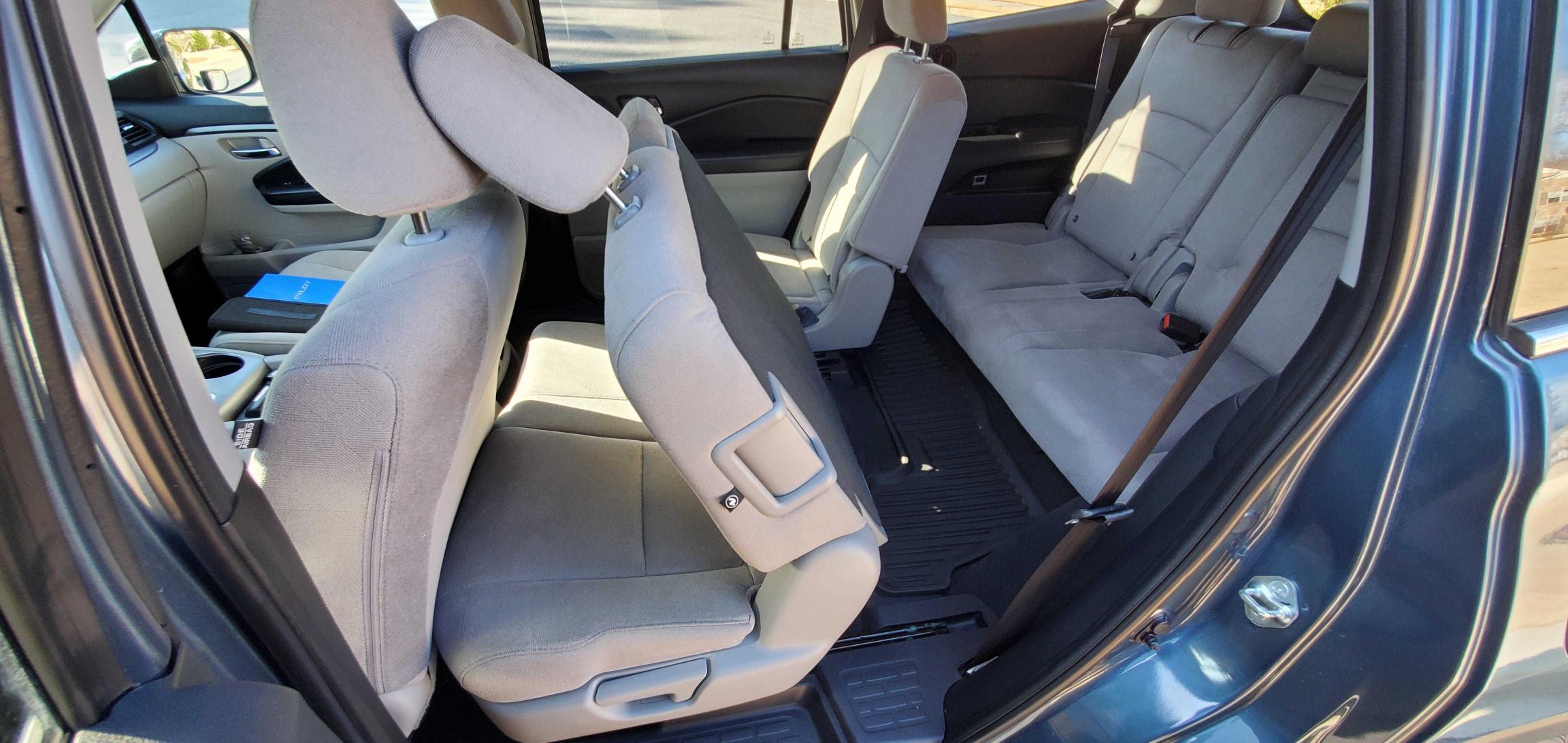 2019 HONDA PILOT LX 5FNYF6H10KB020593