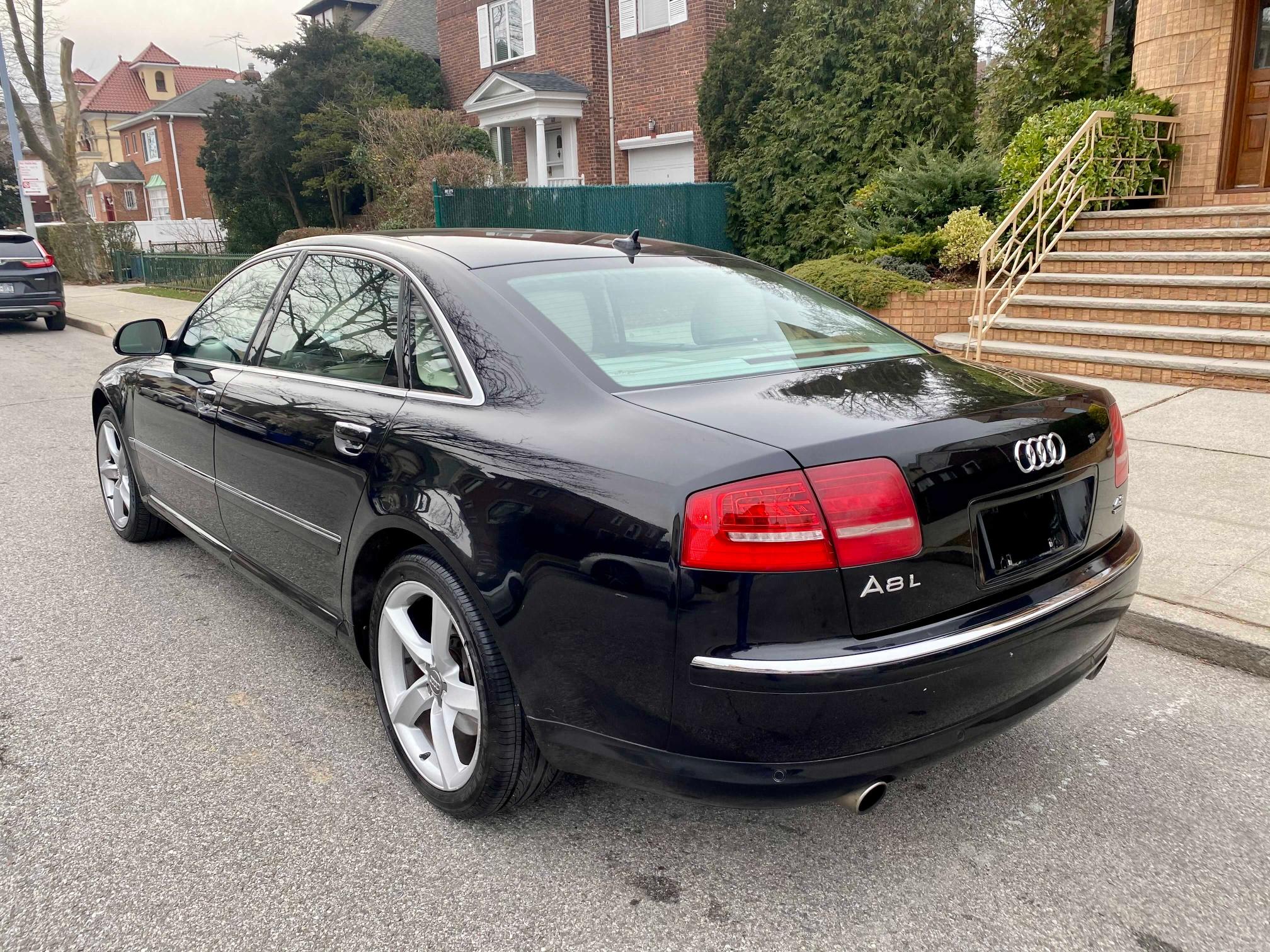 2010 AUDI A8 QUATTRO WAURVAFAXAN006128