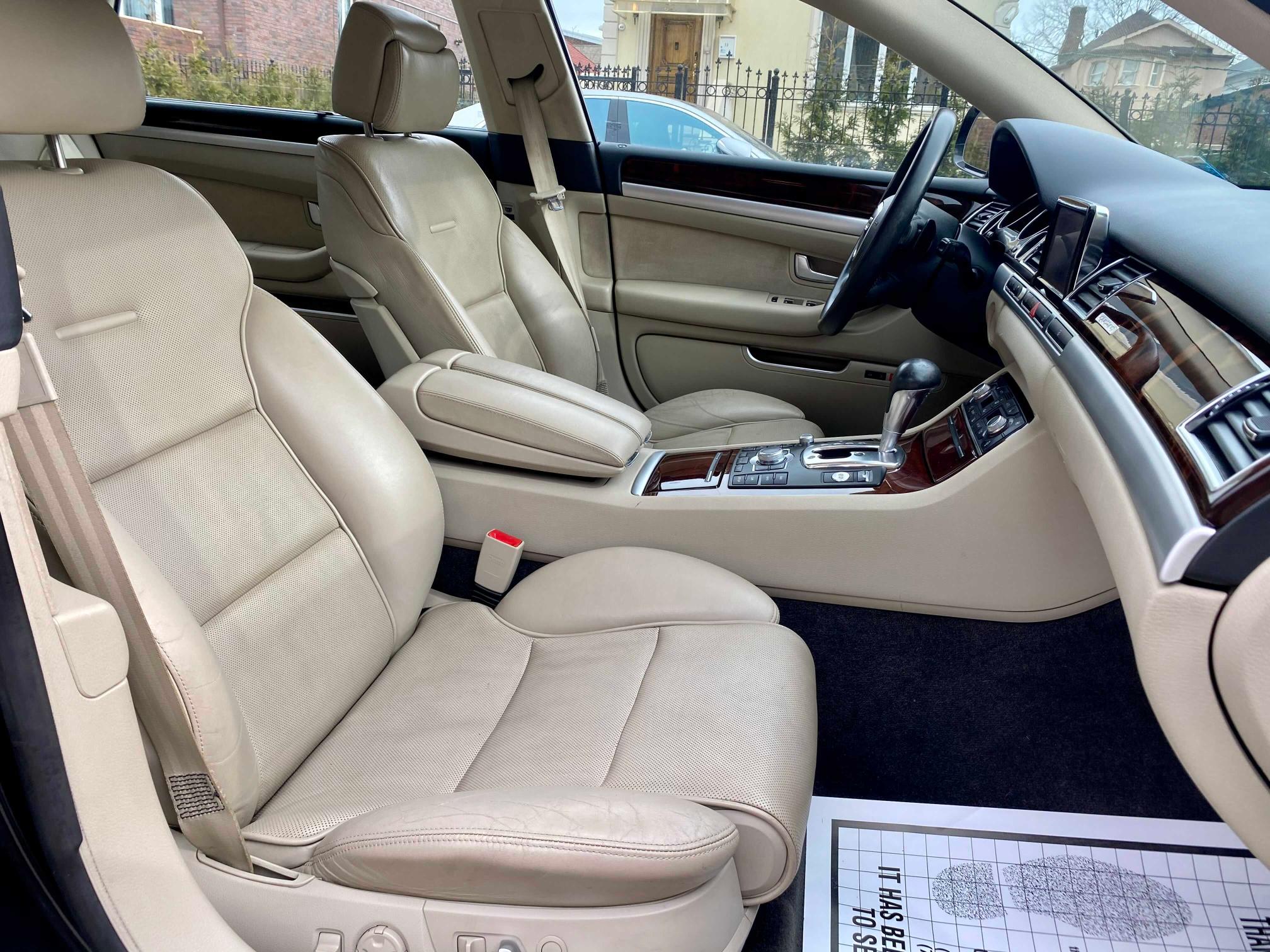 2010 AUDI A8 QUATTRO WAURVAFAXAN006128