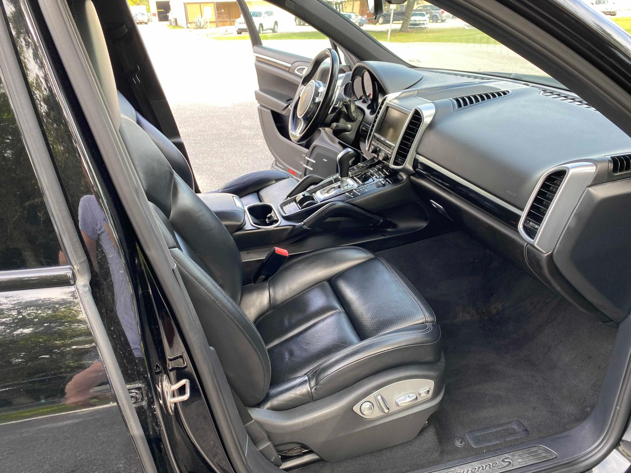 2011 PORSCHE CAYENNE S WP1AB2A21BLA43384