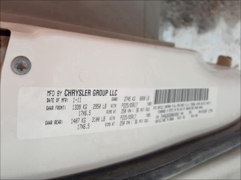2011 VOLKSWAGEN ROUTAN SE 2V4RW3DG5BR642050