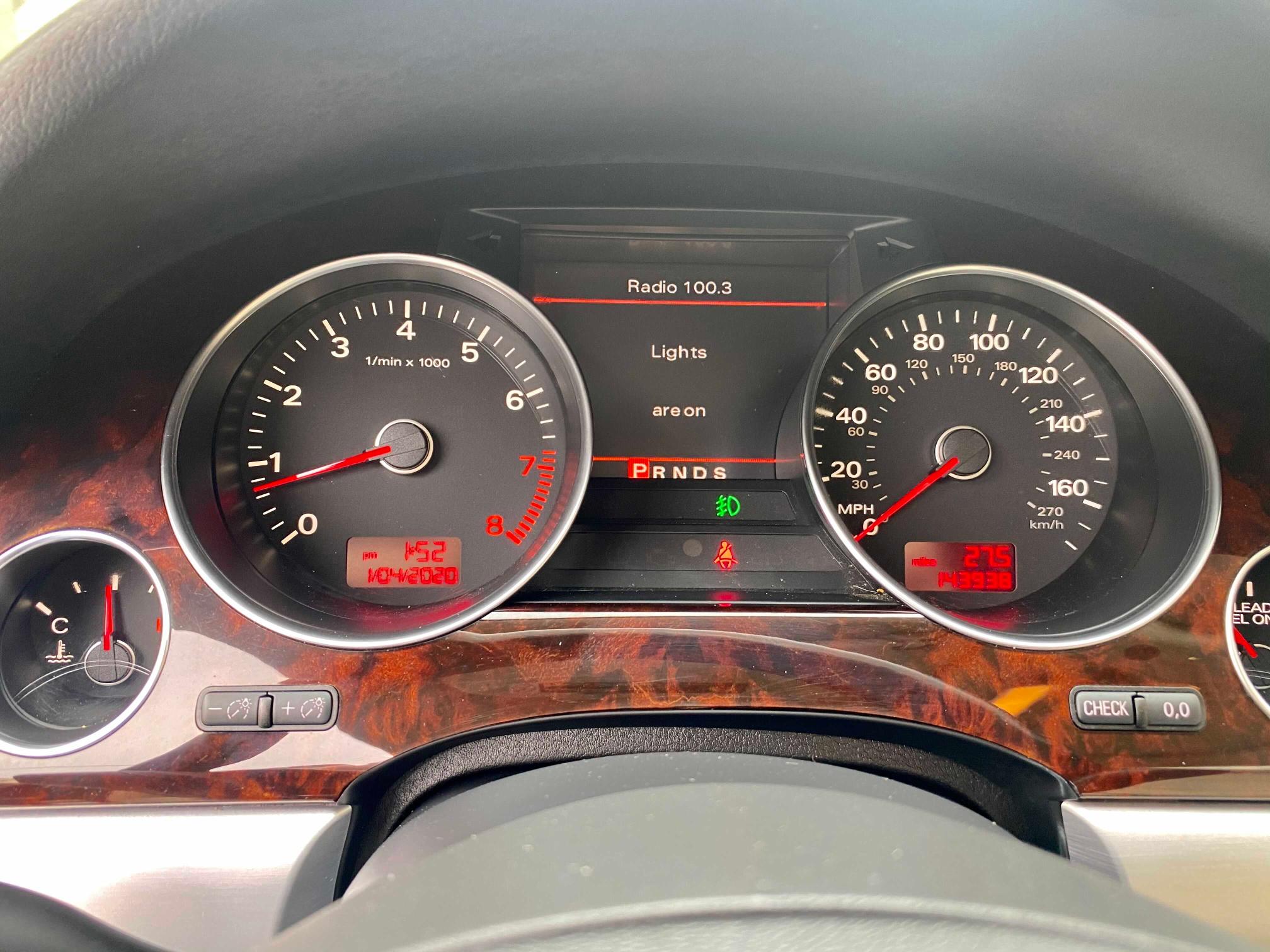 2010 AUDI A8 QUATTRO WAURVAFAXAN006128