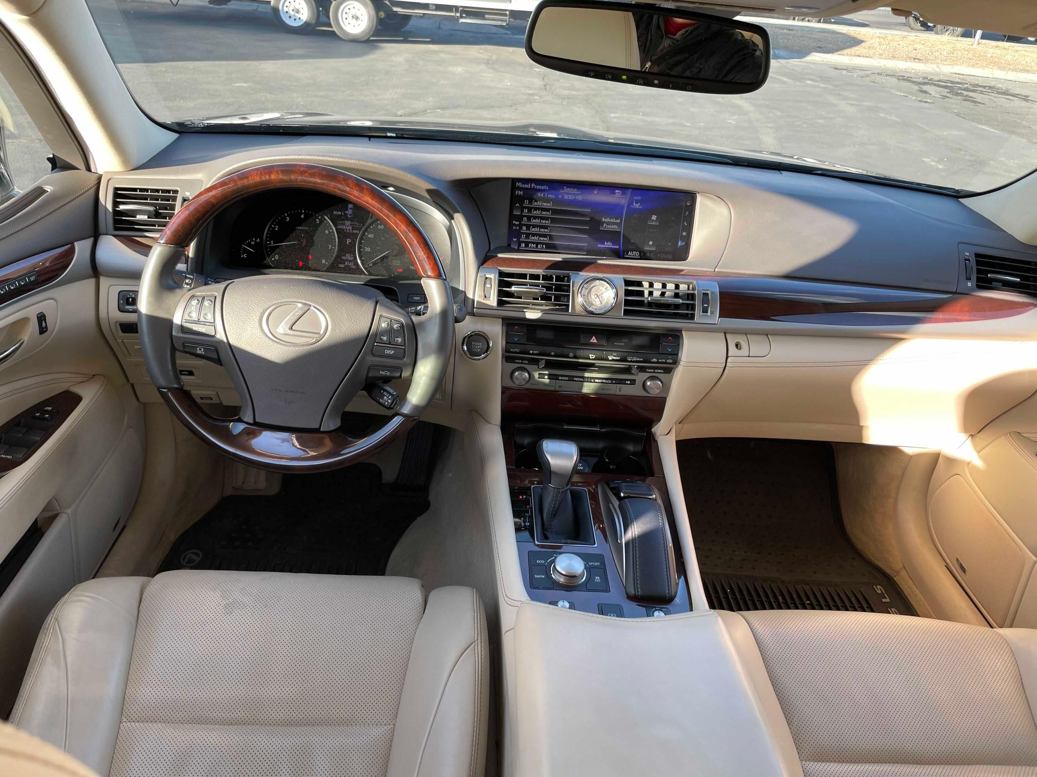 2017 LEXUS LS 460 JTHCL5EF9H5028049