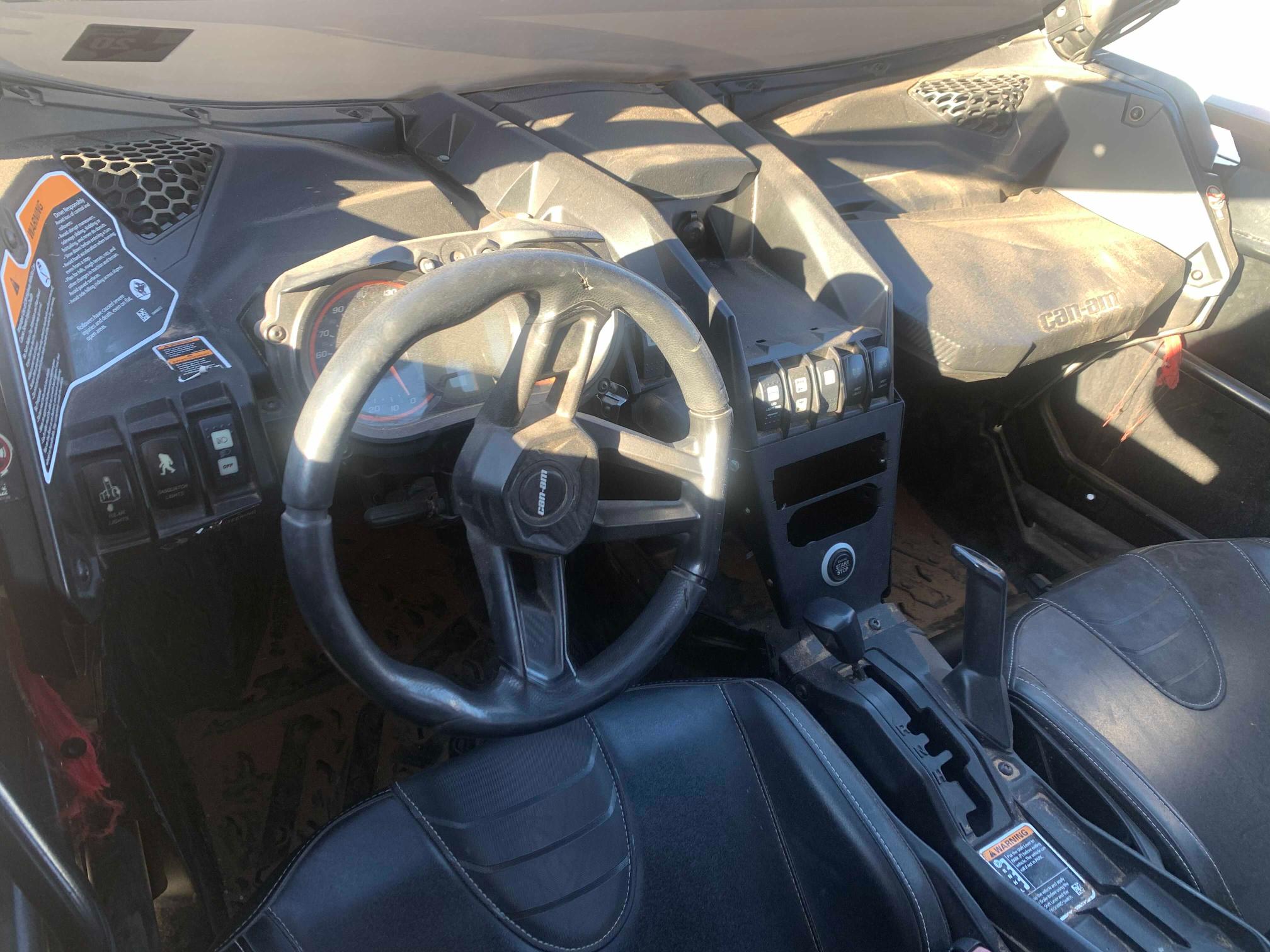 2017 CAN-AM MAVERICK X 3JBVNAW26HK000257