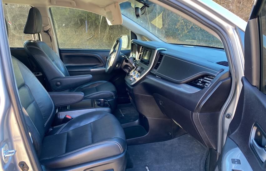2017 TOYOTA SIENNA SE 5TDXZ3DC3HS816204