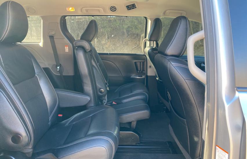 2017 TOYOTA SIENNA SE 5TDXZ3DC3HS816204