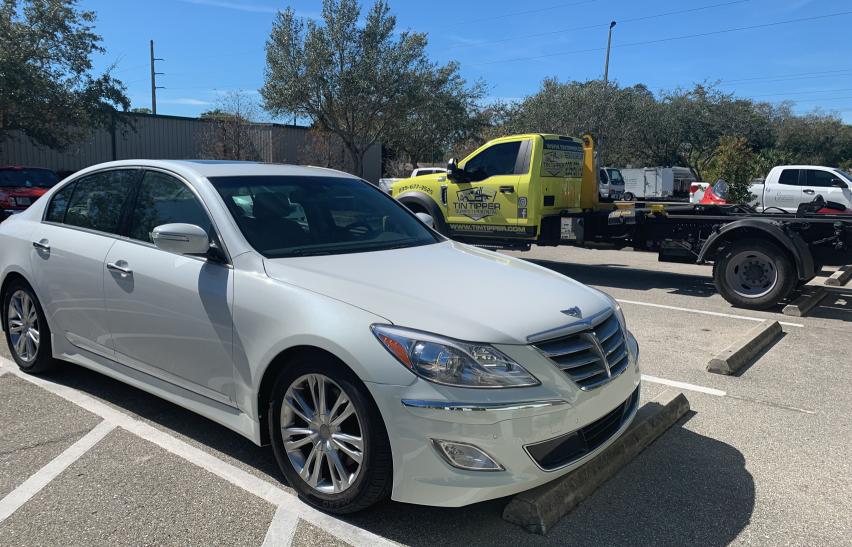 2013 HYUNDAI GENESIS 3. KMHGC4DD1DU223149