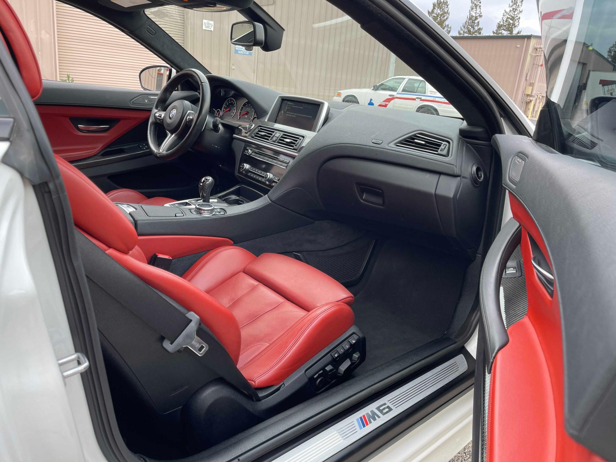 2015 BMW M6 WBSLX9C58FD160710