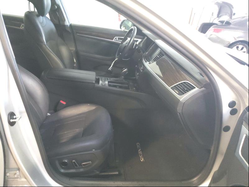 2015 HYUNDAI GENESIS 3. KMHGN4JE8FU084230