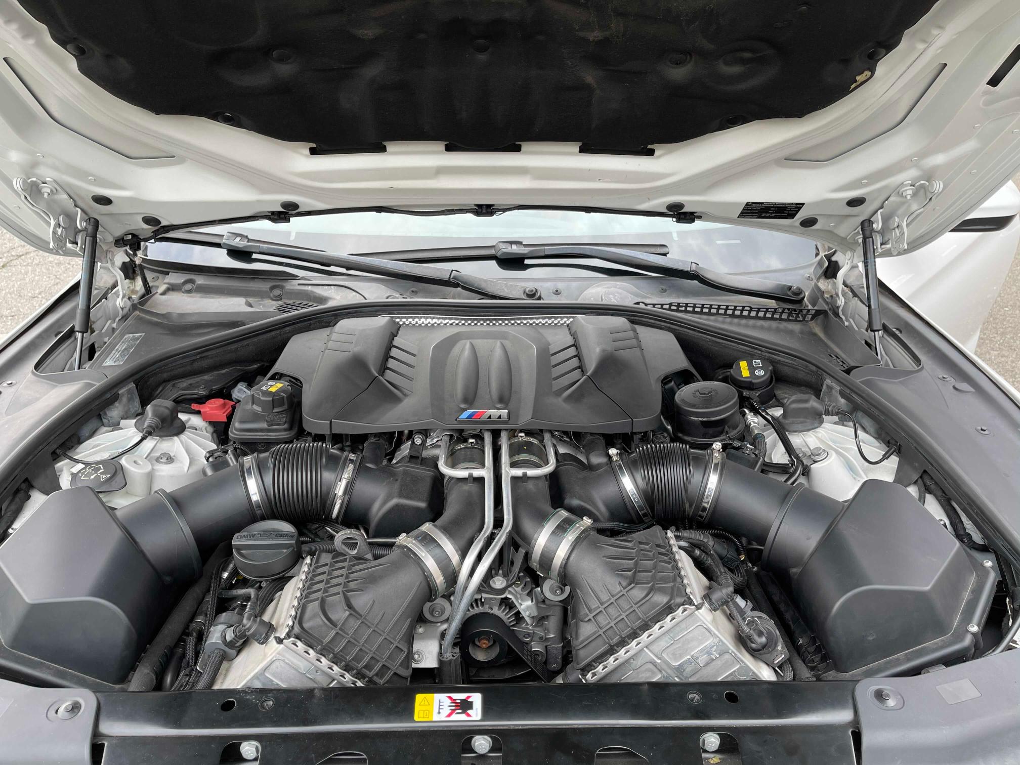 2015 BMW M6 WBSLX9C58FD160710