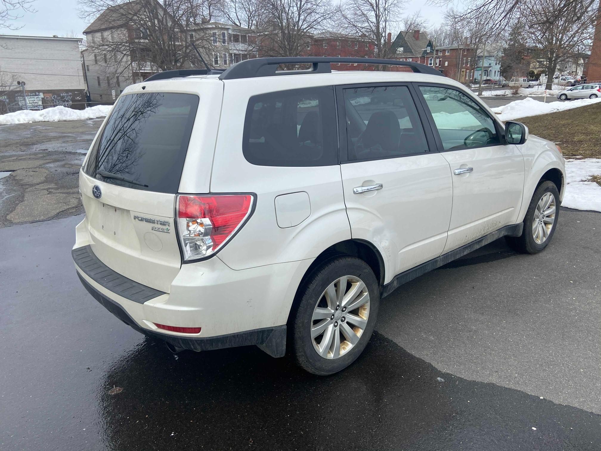2011 SUBARU FORESTER L JF2SHAEC8BH726804