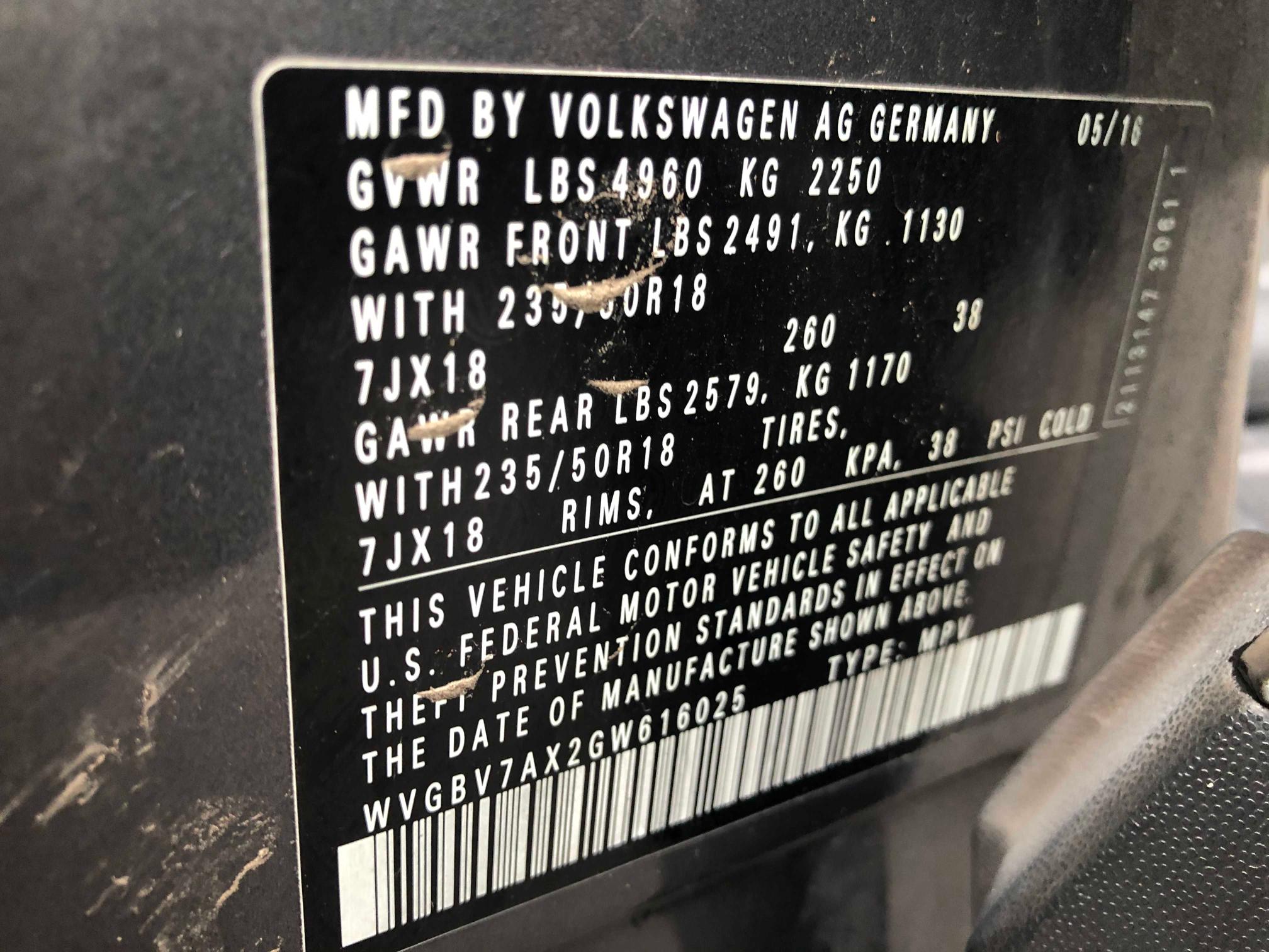 2016 VOLKSWAGEN TIGUAN S - WVGBV7AX2GW616025