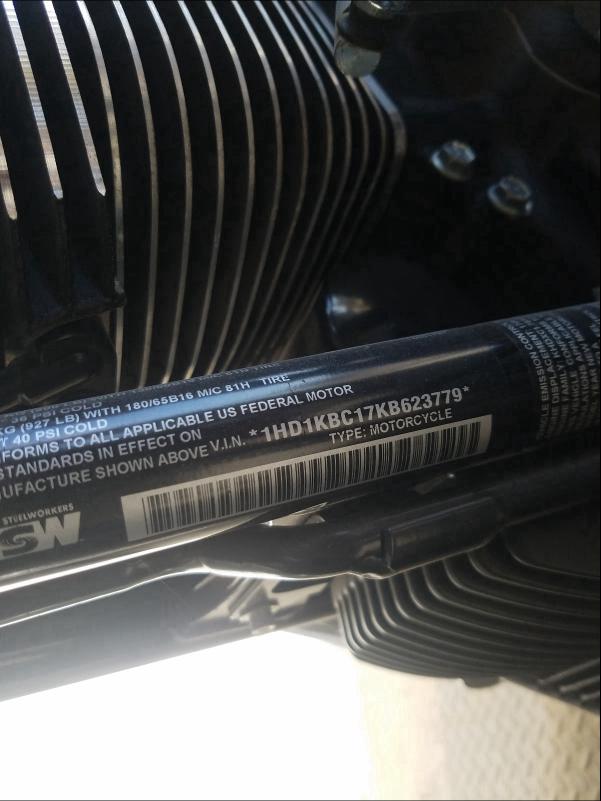 2019 HARLEY-DAVIDSON FLHX 1HD1KBC17KB623779