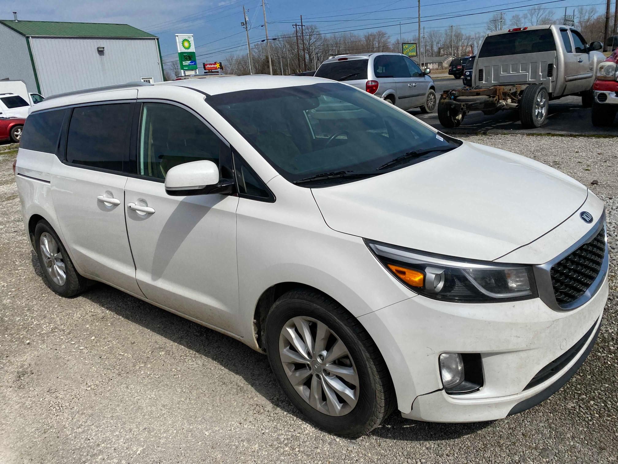 Kia Sedona 2015 пикап