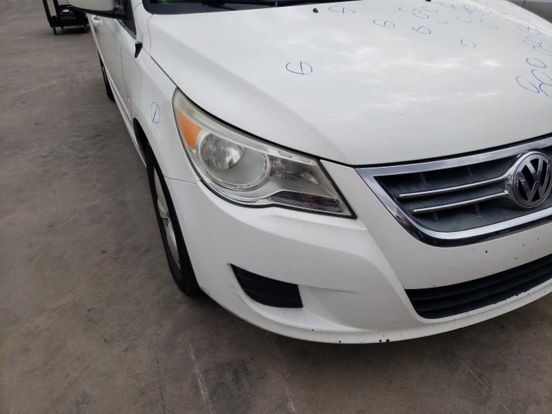 2010 VOLKSWAGEN ROUTAN SE 2V4RW3D18AR296411