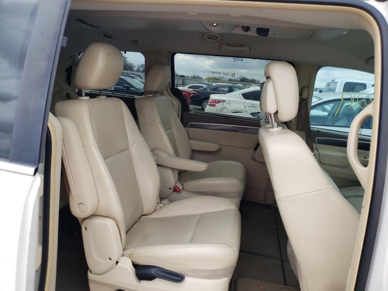 2010 VOLKSWAGEN ROUTAN SE 2V4RW3D18AR296411