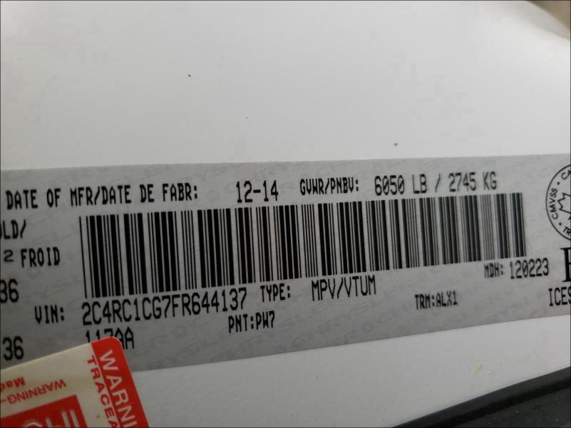 2015 CHRYSLER TOWN & COU 2C4RC1CG7FR644137