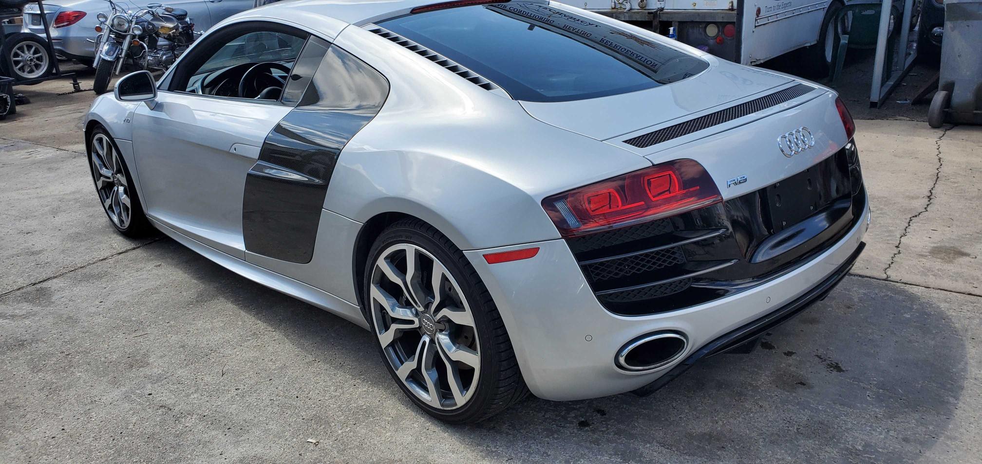 2010 AUDI R8 WUAANAFG0AN000233