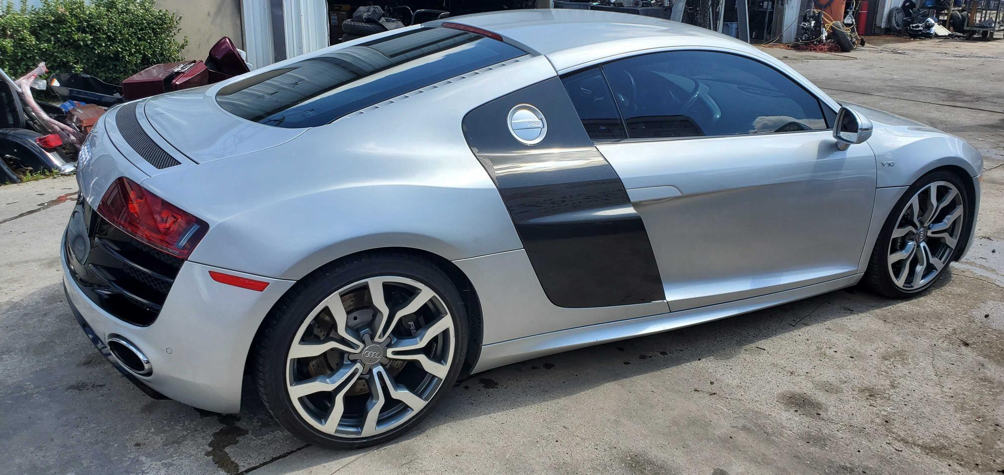 2010 AUDI R8 WUAANAFG0AN000233