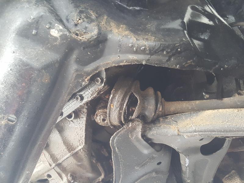 VIN: RKLBV42EXB4407106 Auction: COPART UAE Lot: 38070141 Location: DUBAI INDUSTRIAL CITY - DUBAI RKLBV42EXB4407106 TOYOTA COROLLA 2011 GOLD Photo 14