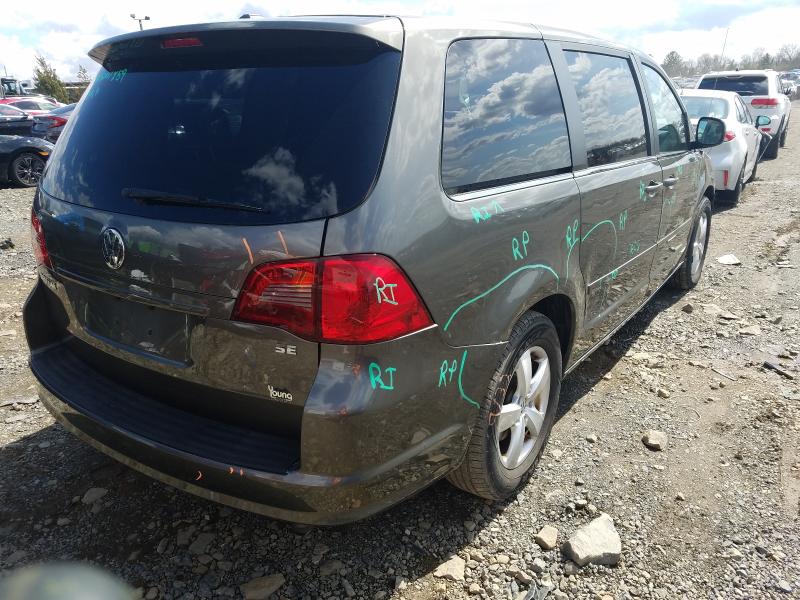 2010 VOLKSWAGEN ROUTAN SE 2V4RW3D16AR294429
