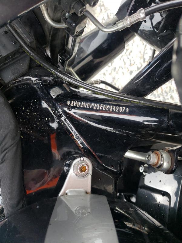 2014 HARLEY-DAVIDSON FLHX STREE 1HD1KBM11EB614207