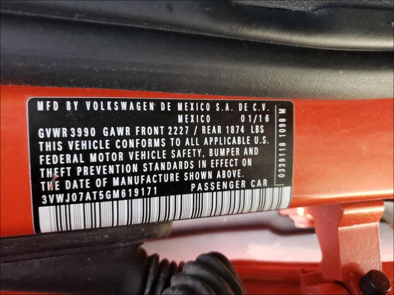 2016 VOLKSWAGEN BEETLE SE 3VWJ07AT5GM619171