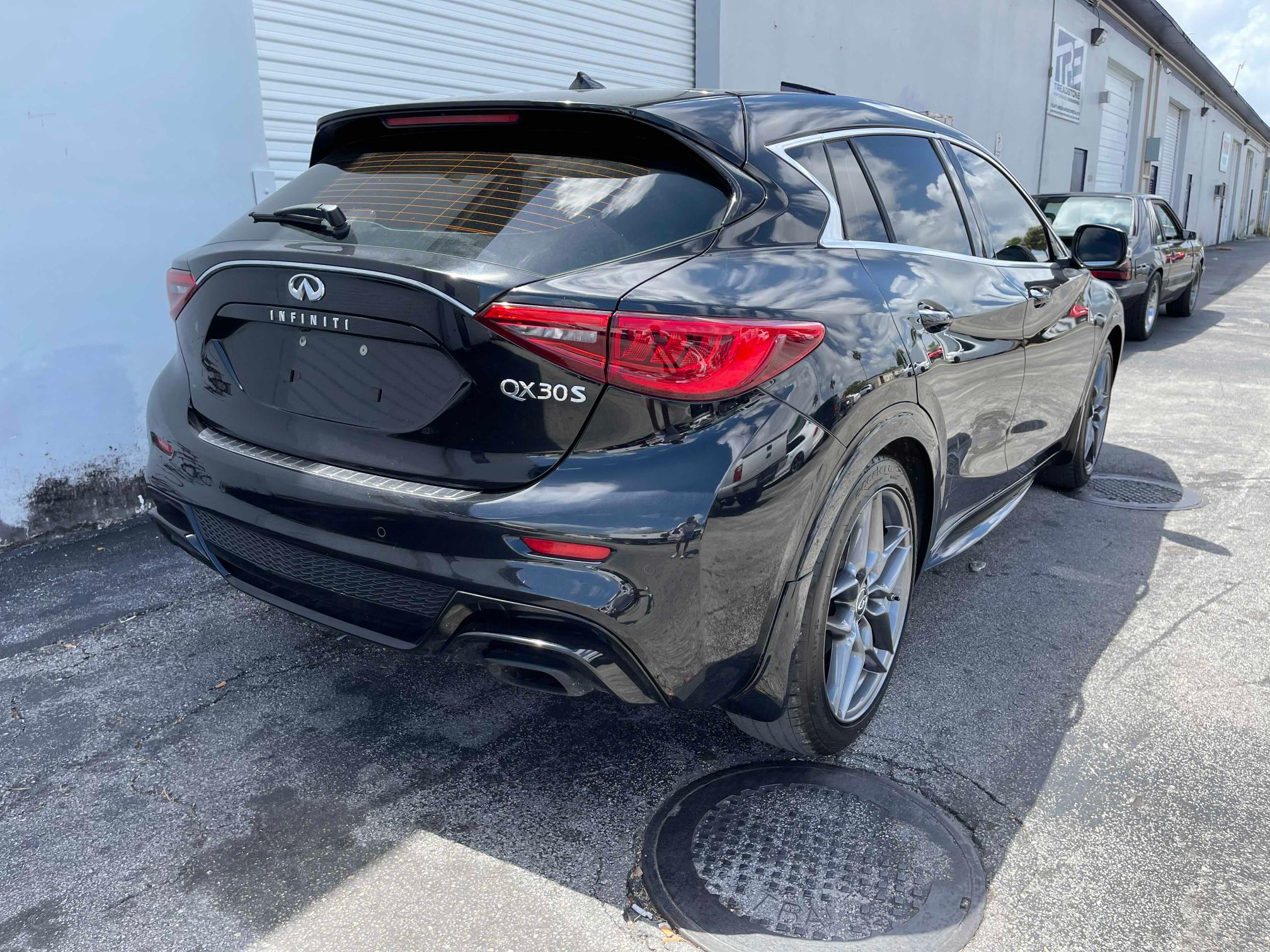 2017 INFINITI QX30 BASE SJKCH5CP9HA026305