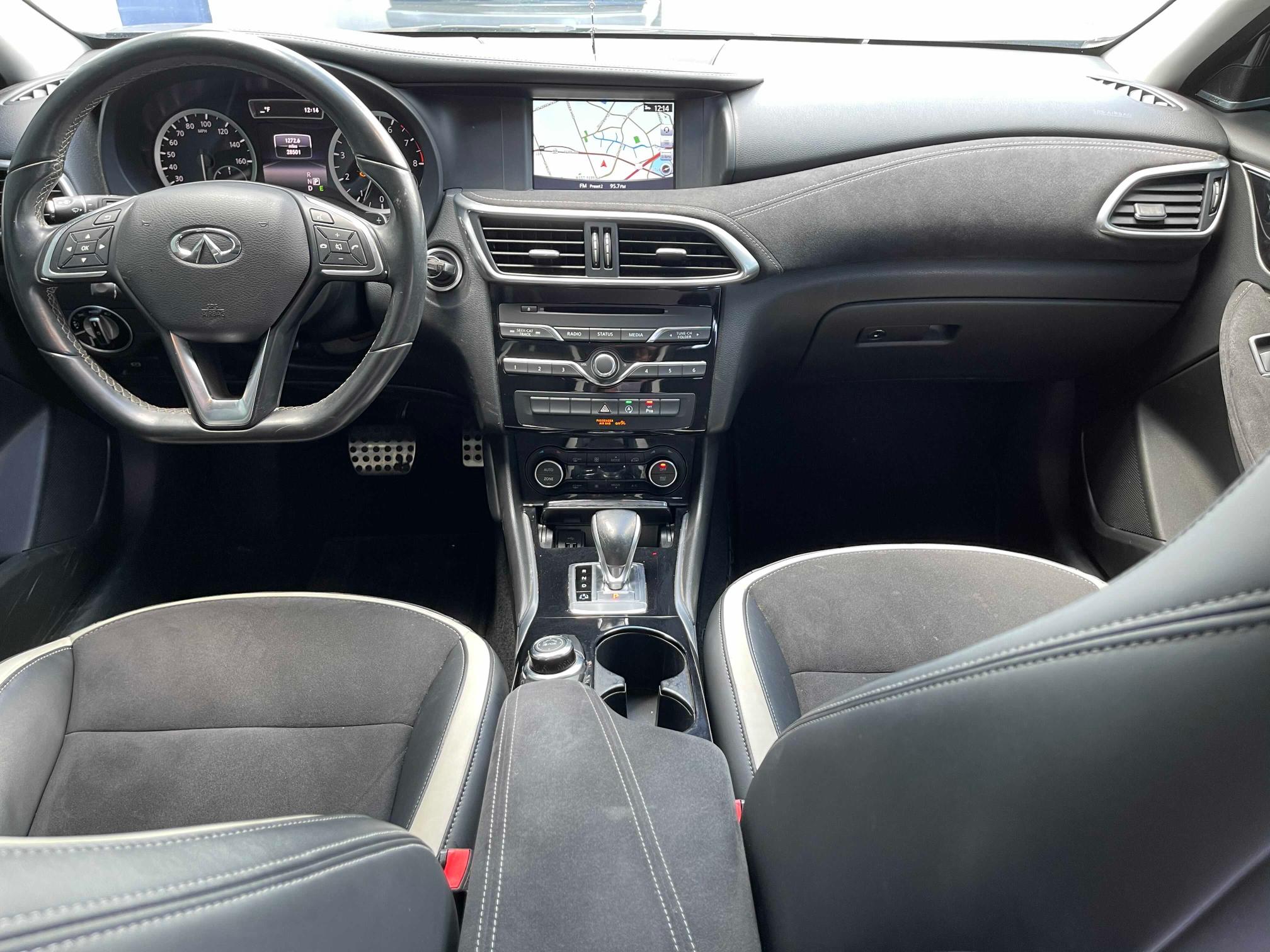 2017 INFINITI QX30 BASE SJKCH5CP9HA026305