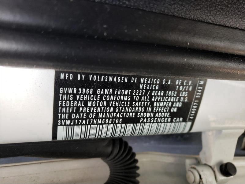 2017 VOLKSWAGEN BEETLE SE 3VWJ17AT7HM608106