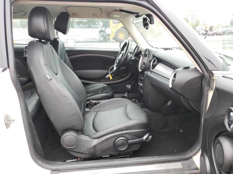 2011 MINI COOPER WMWSU3C57BT093068